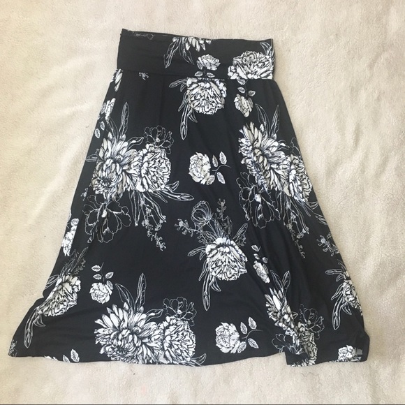 Magazine floral mid length skirt - Picture 3 of 10